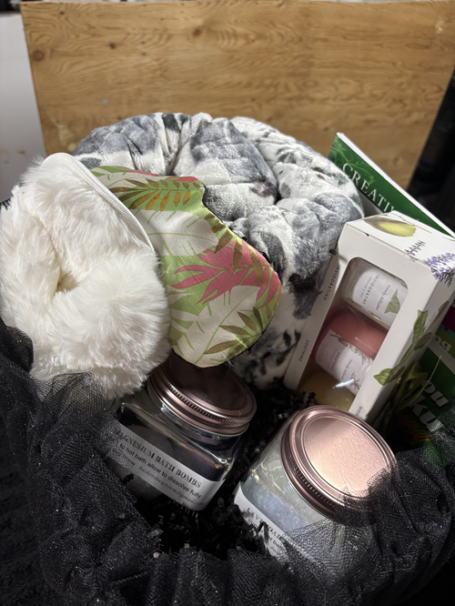 Luxurious Relaxation Gift Box contents Luxurious Relaxation Gift Box contents